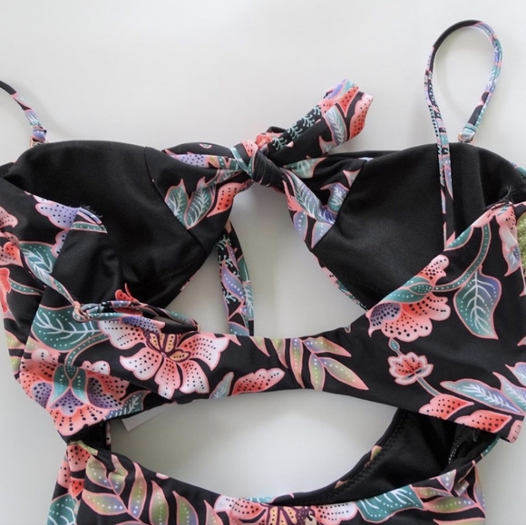 🆕🌿ALL BLOOMS SWIMSUIT🌿 - Picture 6 of 10